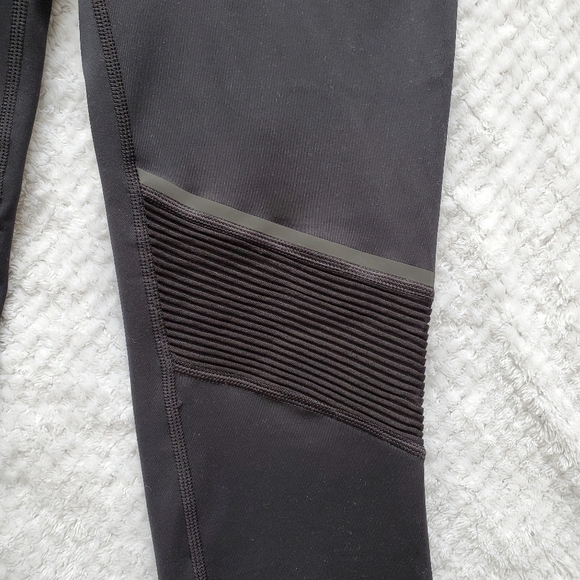 ON Running Black Tights Long Size Small - Picture 5 of 13
